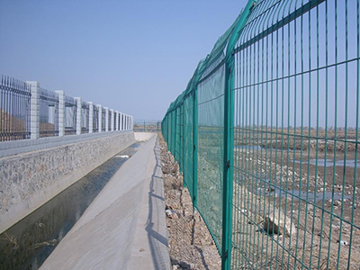 高速公路護欄網(wǎng)案例圖片2